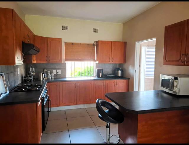 3 BEDROOM FLAT FOR SALE IN THREE RIVERS PROPER